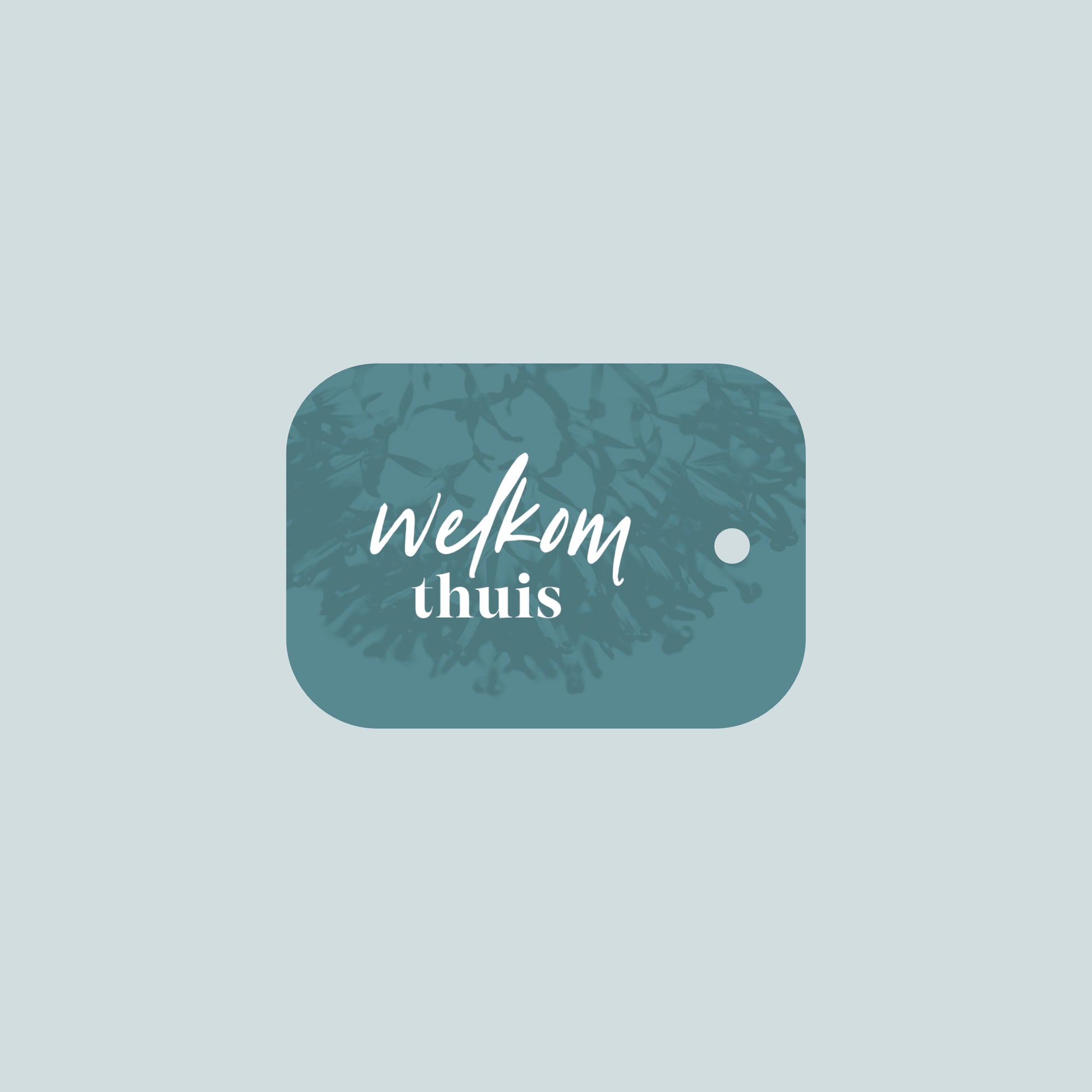 Product afbeelding van een blauw boeket kaartje met daarop de tekst "welkom thuis" met een licht blauwer achtergrond.