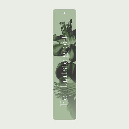 Product afbeelding van een groene rouwlint kaart met een foto van een bloem en de tekst "een laatste groet" met een licht groene achtergrond.